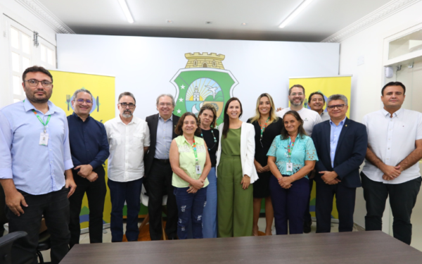 CGE entrega à primeira-dama do Estado os resultados da avaliação de serviços do Programa Ceará Sem Fome