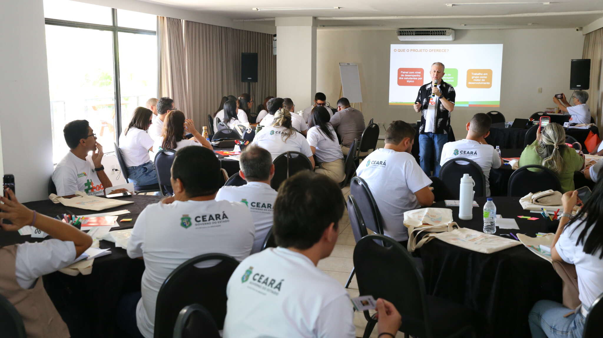 Encontro fortalece atuação de coordenadores escolares com foco na aprendizagem