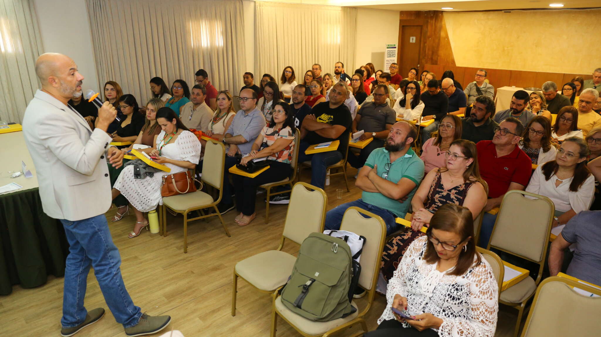 Encontro com gestores dos Cejas debate possibilidades para a Educação de Jovens e Adultos
