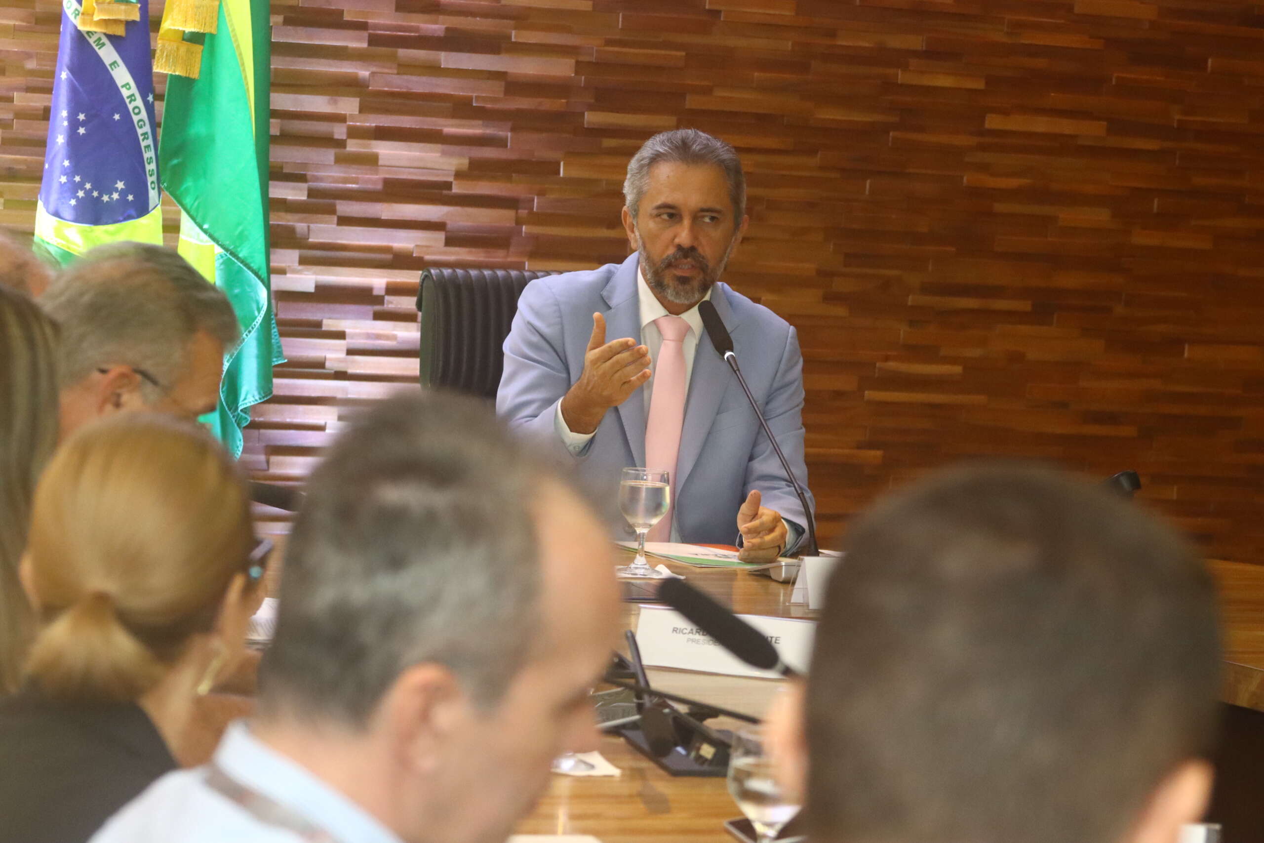 Pacote de medidas para minimizar impactos do tarifaço no Ceará, imposto pelos EUA, é sancionado