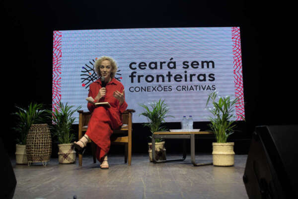 Governo do Ceará lança programa para bolsas de formação artística e publicação de livros