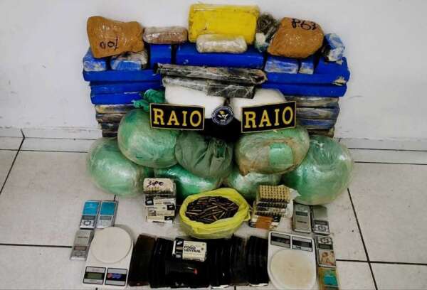 PMCE apreende cerca de 40 kg de drogas e 1300 munições em Santa Quitéria