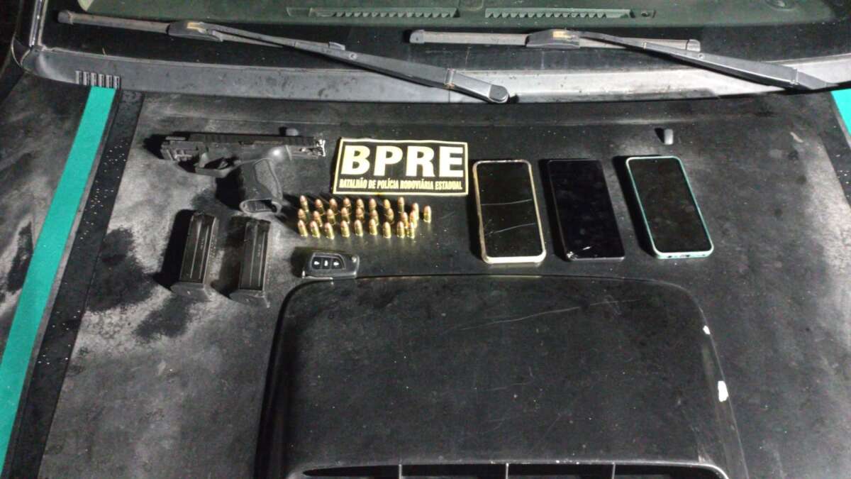 Polícia Militar prende dupla com pistola e munições no Eusébio