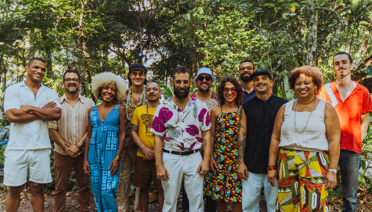 Afrobeat em cena: grupo Abayomy faz show gratuito no Dragão do Mar