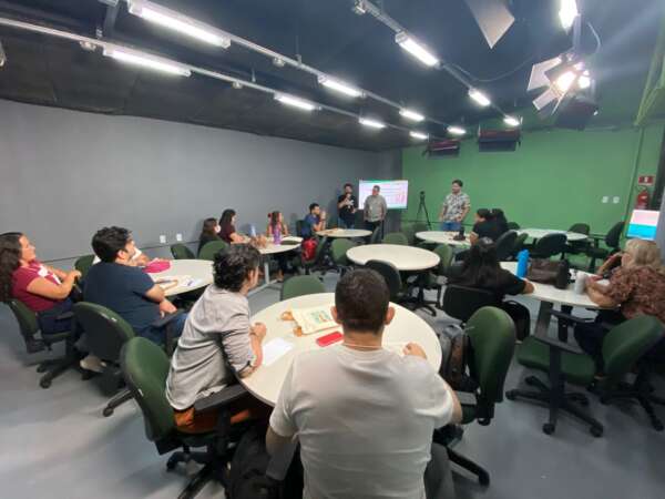 FormaCE oferece oficinas a docentes com foco no uso da Inteligência Artificial na escola