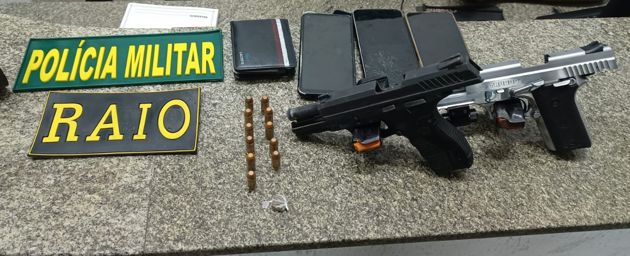 Polícia Militar prende dupla com extensa ficha criminal por porte ilegal de arma em Uruburetama