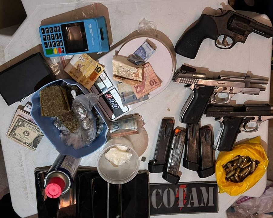 Com informações da Coin/SSPDS, PMCE captura quatro suspeitos e apreende armas e drogas no Papicu