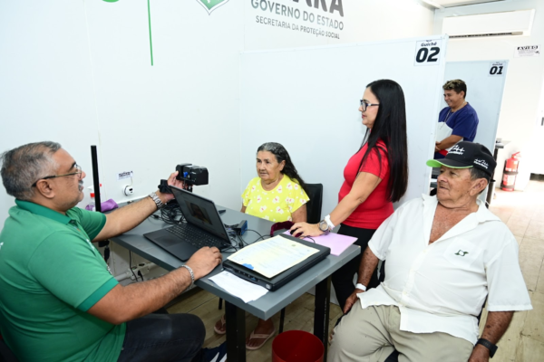 Caminhão do Cidadão leva serviços gratuitos para oito municípios do Ceará na próxima semana