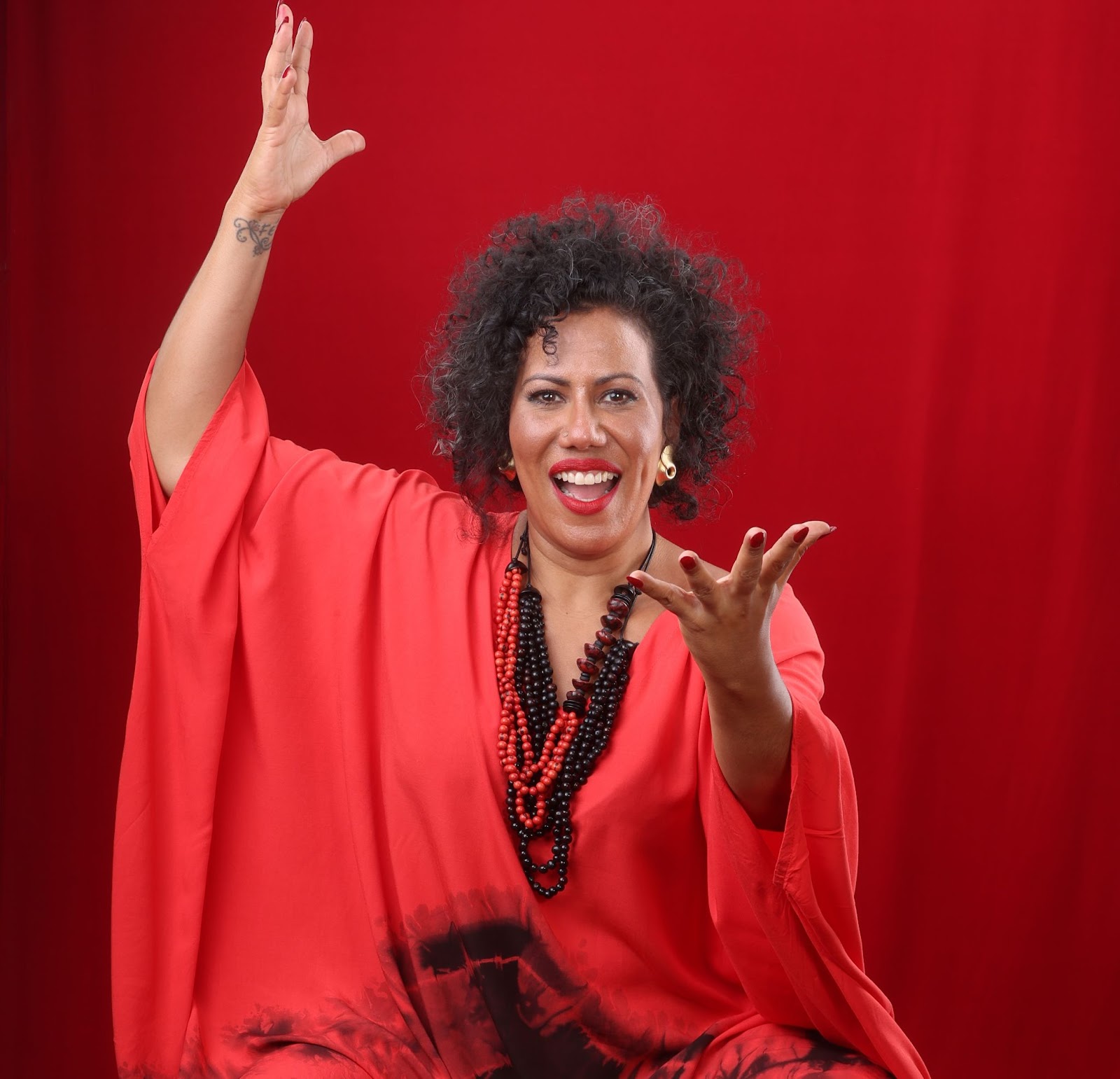 Indiana Nomma celebra os 90 anos de Mercedes Sosa em show no Cineteatro São Luiz no domingo; ingressos no Sympla e nas bilheterias