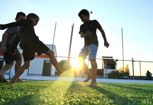 Com investimento de R$ 3,8 milhões, Governo do Ceará entrega areninha e assina convênio em Catunda