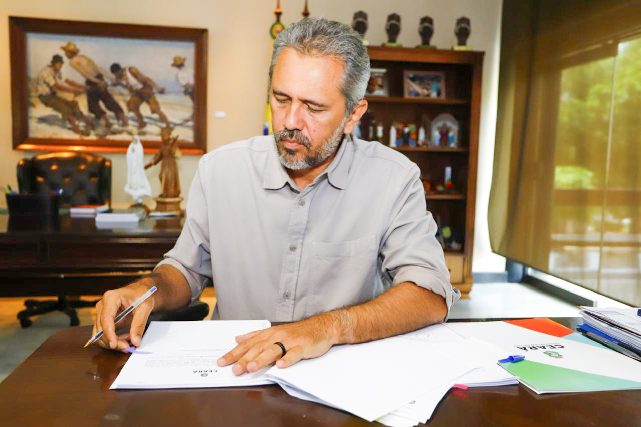 Governador Elmano de Freitas envia à Alece projeto de lei que concede auxílio financeiro a órfãos da Covid-19