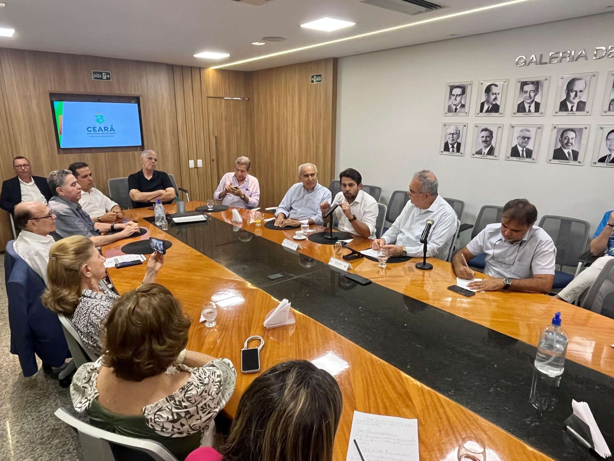 Seinfra detalha avanços da Linha Leste do Metrô de Fortaleza em encontro com representantes do comércio