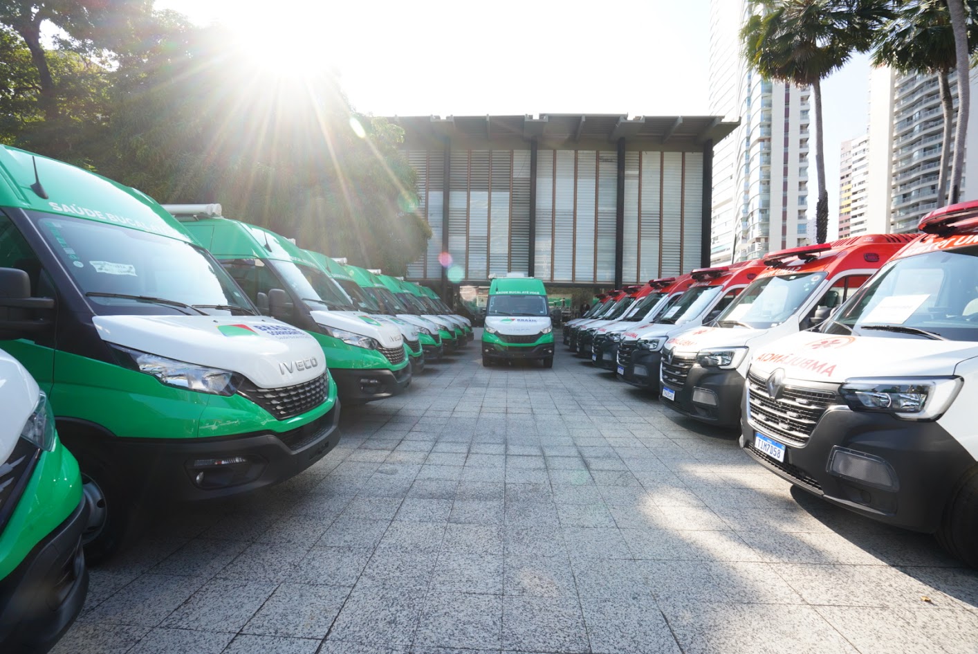 Ceará recebe novas unidades móveis para o Samu e para atendimento odontológico em áreas de difícil acesso