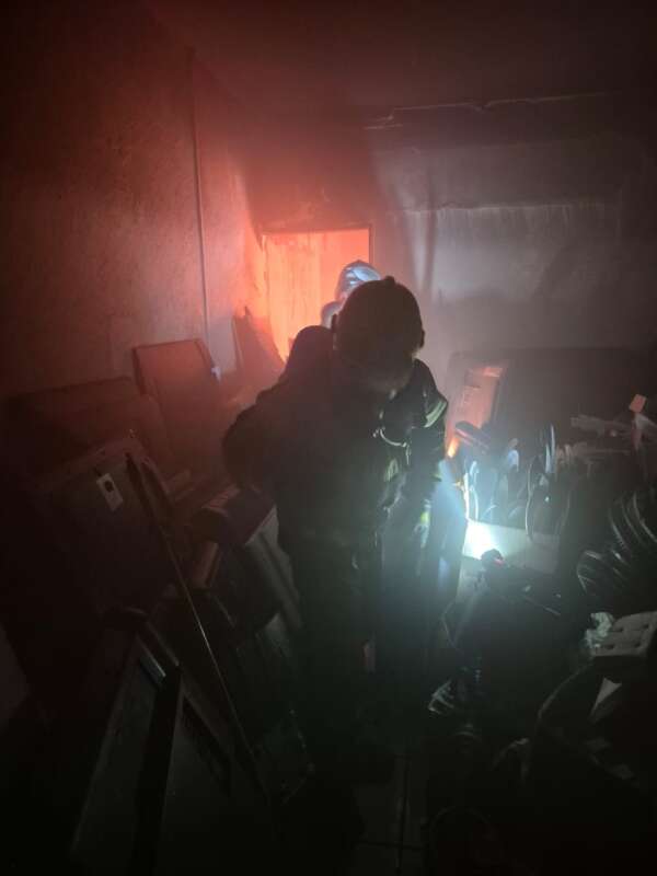 Corpo de Bombeiros debela incêndio em estabelecimento comercial na Varjota