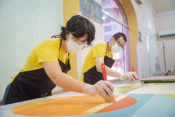 Alunos da Escola de Artes e Ofícios Thomaz Pompeu Sobrinho restauram obras de arte de acervos históricos