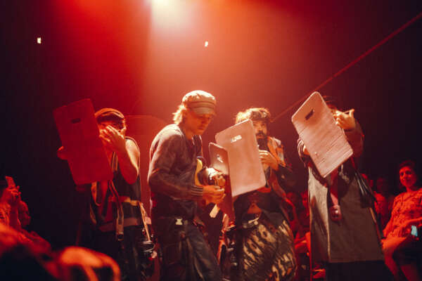 Hub Porto Dragão recebe encontros artísticos em show e espetáculo teatral neste fim de semana