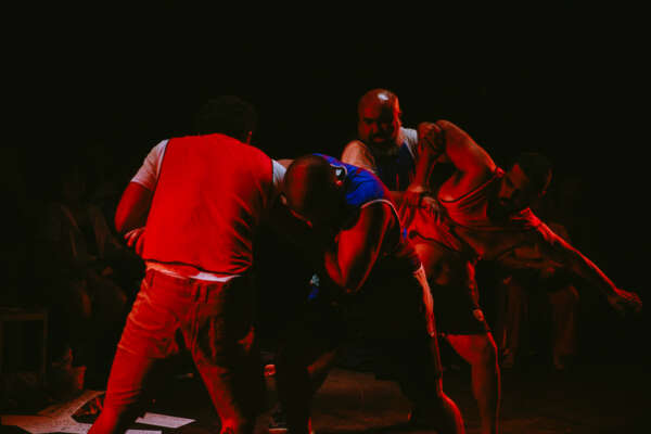 Grupo Imagens de Teatro realiza temporada de “Salmo 91”, espetáculo baseado na obra “Estação Carandiru”, no Hub Cultural Porto Dragão