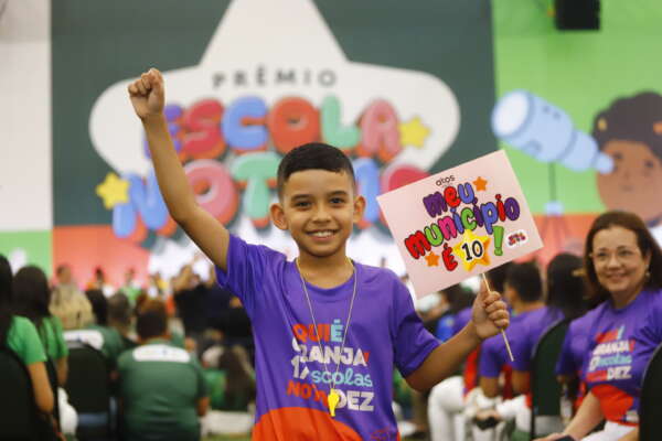 Prêmio Escola Nota 10: Governo do Ceará entrega 434 premiações para escolas públicas com melhores resultados no Spaece 2024