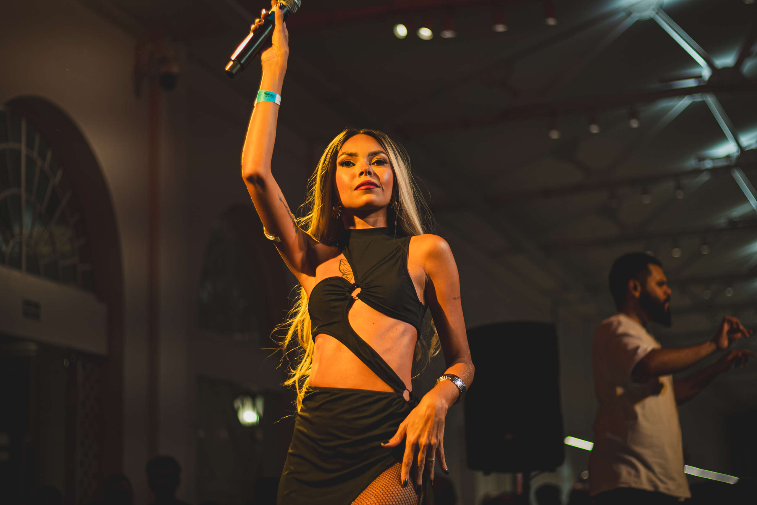 Estação das Artes recebe Festival Conexão DEF e Cesar Soares cantando Ney Matogrosso neste fim de semana