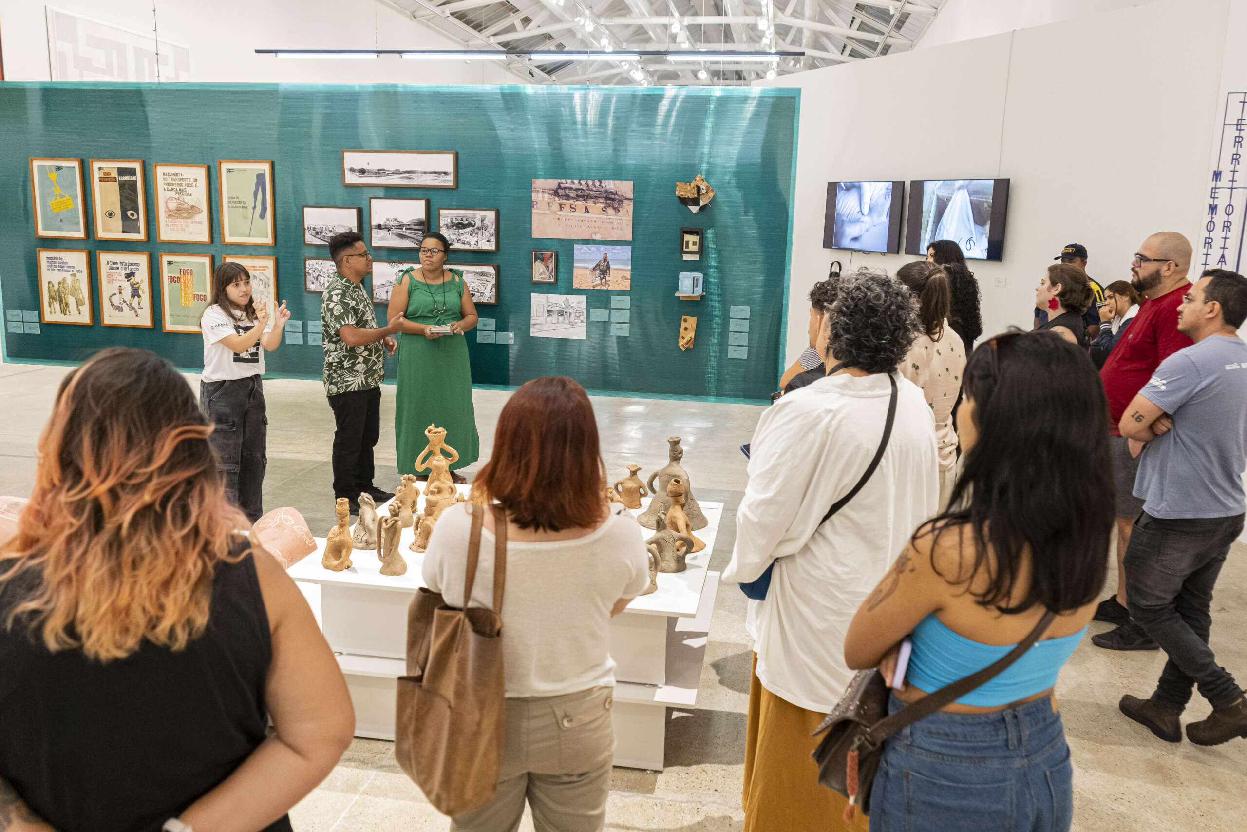 Pinacoteca promove visita mediada com curadoria compartilhada da exposição “Existências paralelas – acervo em (des)construção”