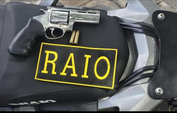 CPRaio prende suspeito por porte ilegal de arma de fogo em Maracanaú