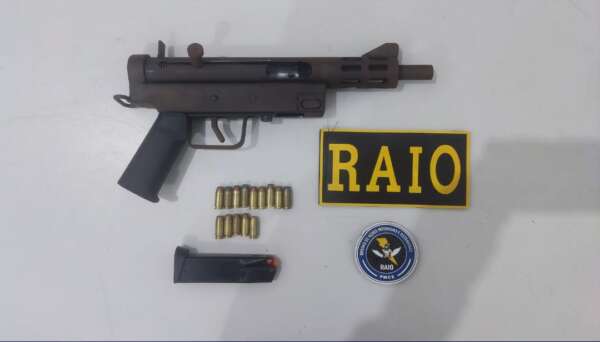 CPRaio apreende submetralhadora artesanal no bairro Vicente Pinzón, em Fortaleza