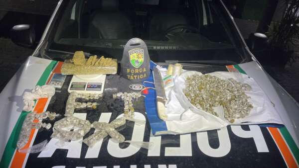 FT da PMCE apreende quase 2 kg de maconha no bairro Jardim das Oliveiras