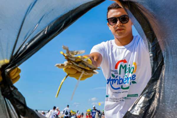 No Dia Mundial da Limpeza, Sema realiza ação na Praia do Futuro