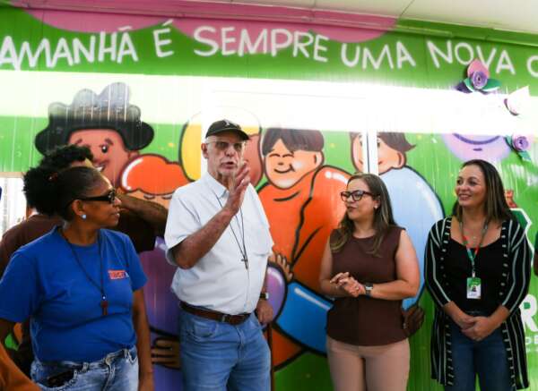 Padre Júlio Lancellotti visita Estação do Cuidado e reconhece política estadual para população em situação de rua