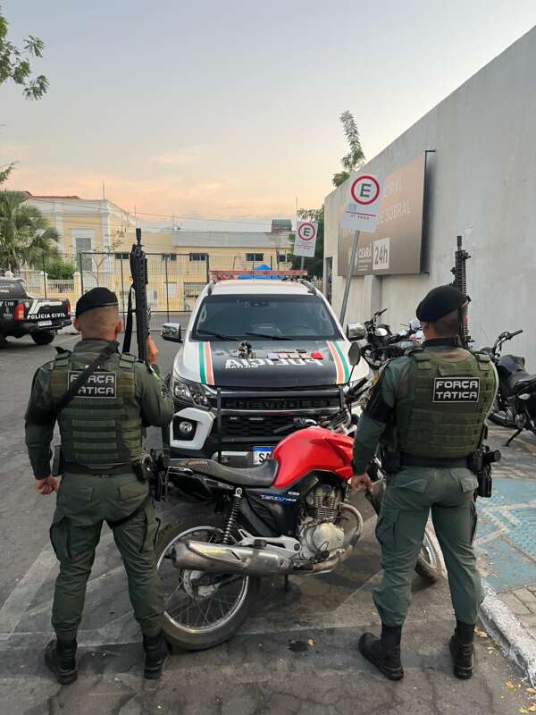 PMCE prende cinco suspeitos por organização criminosa e porte ilegal de arma em Mucambo