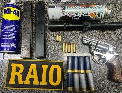 PMCE apreende arma, munições e emulsão explosiva na Região Metropolitana de Fortaleza