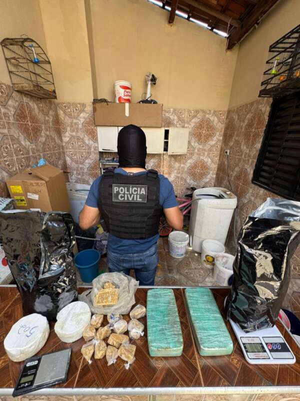 Polícia Civil prende dupla e apreende quase cinco quilos de drogas em Juazeiro do Norte