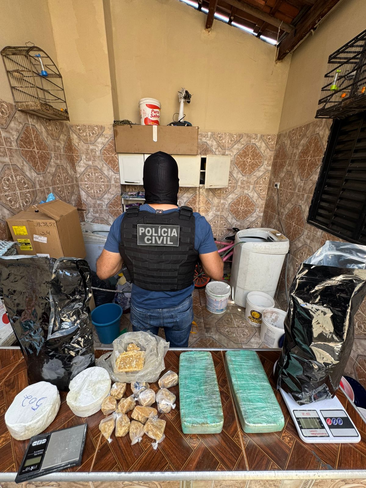 Polícia Civil prende dupla e apreende quase cinco quilos de drogas em Juazeiro do Norte