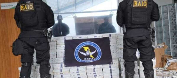 Polícia Militar apreende 2.758 maços de cigarros em praia de Paraipaba