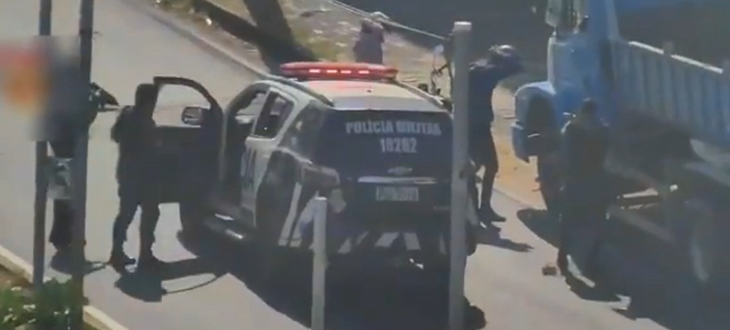 Com auxílio das tecnologias da SSPDS, PMCE prende dupla armada e recupera veículo roubado na Capital