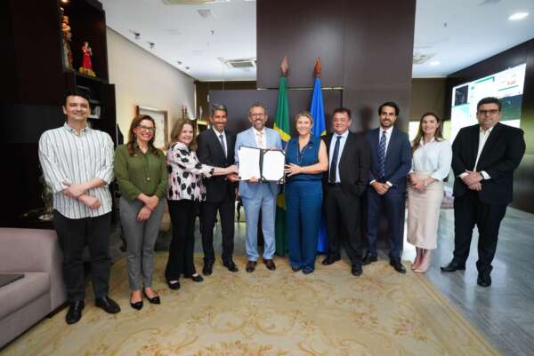 Governador Elmano de Freitas recebe embaixadora da Suécia e empresários para discutir novos investimentos no Ceará