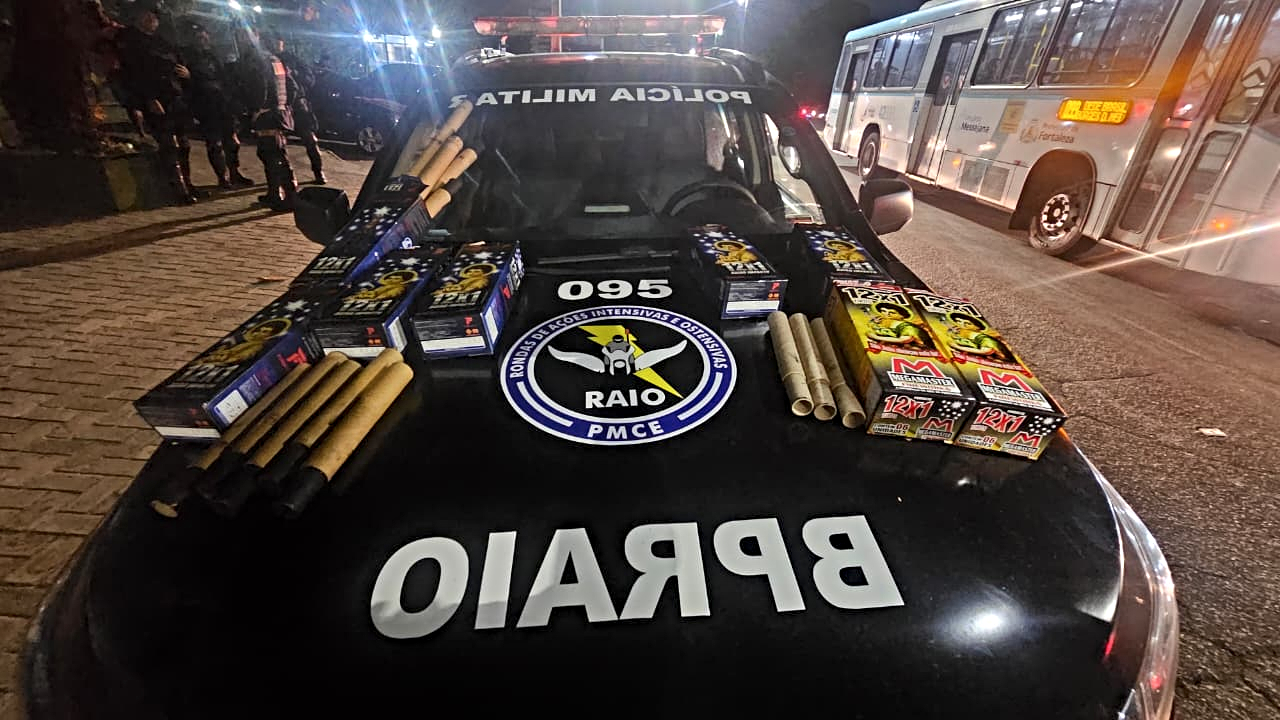 Seis suspeitos de integrar um grupo criminoso são capturados em flagrante durante queima de fogos em Fortaleza