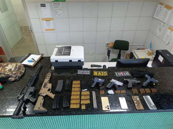 Com apoio da Ciopaer, PMCE captura trio em posse de cinco armas de fogo na Capital
