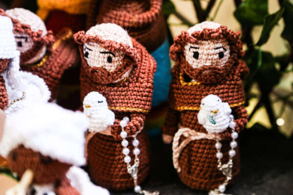 Artesãs do Ceará apresentam crochê, bordado e trançado na loja da CeArt