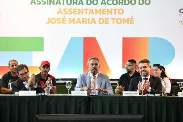 Estado, União e movimentos sociais firmam acordo para criação do primeiro assentamento irrigado do Ceará