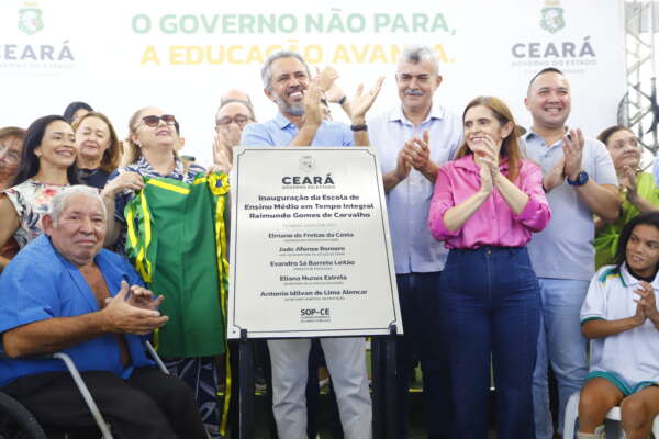 Governador Elmano de Freitas inaugura nova escola em tempo integral no Autran Nunes, em Fortaleza