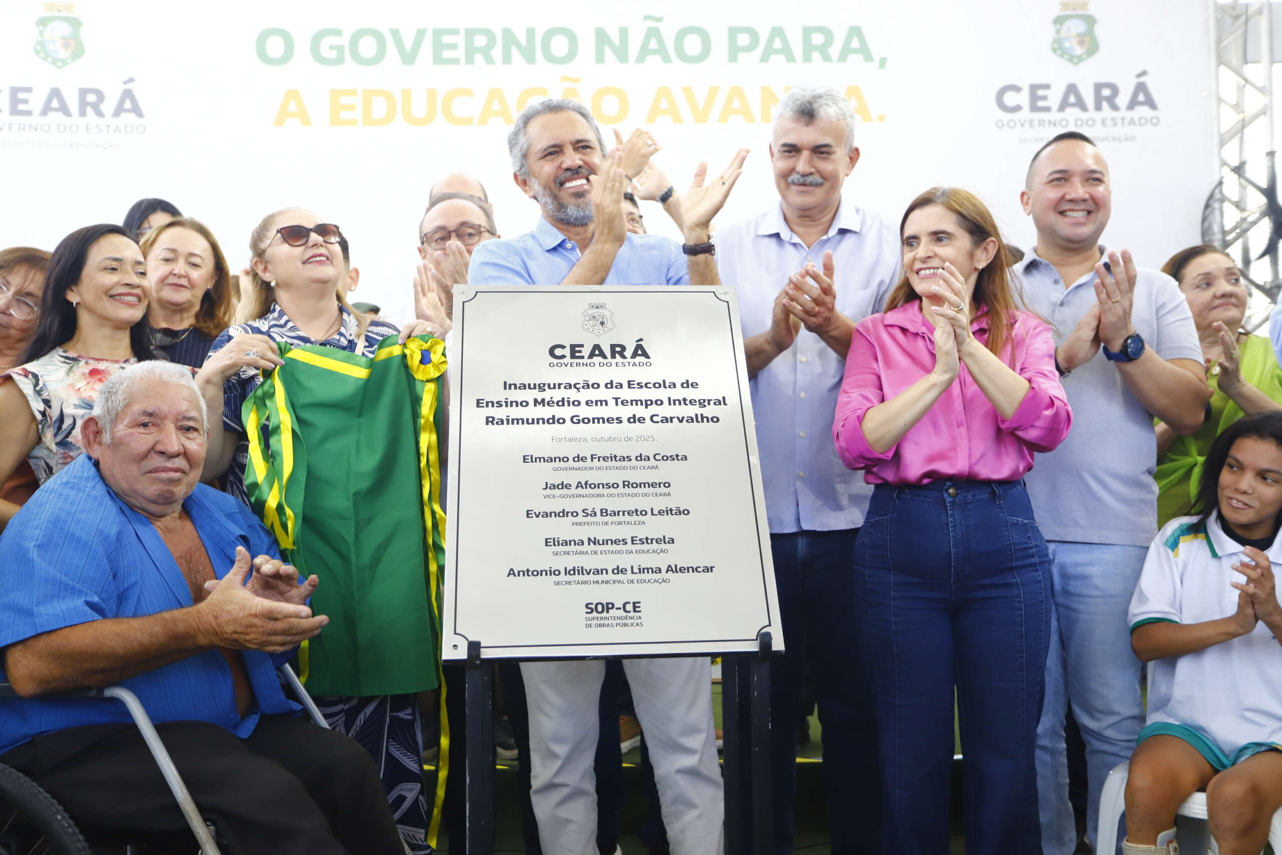 Governador Elmano de Freitas inaugura nova escola em tempo integral no Autran Nunes, em Fortaleza