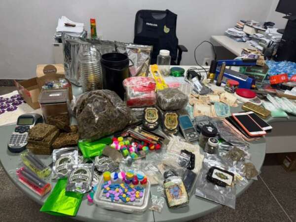 Polícia Civil prende trio em posse de drogas no Meireles