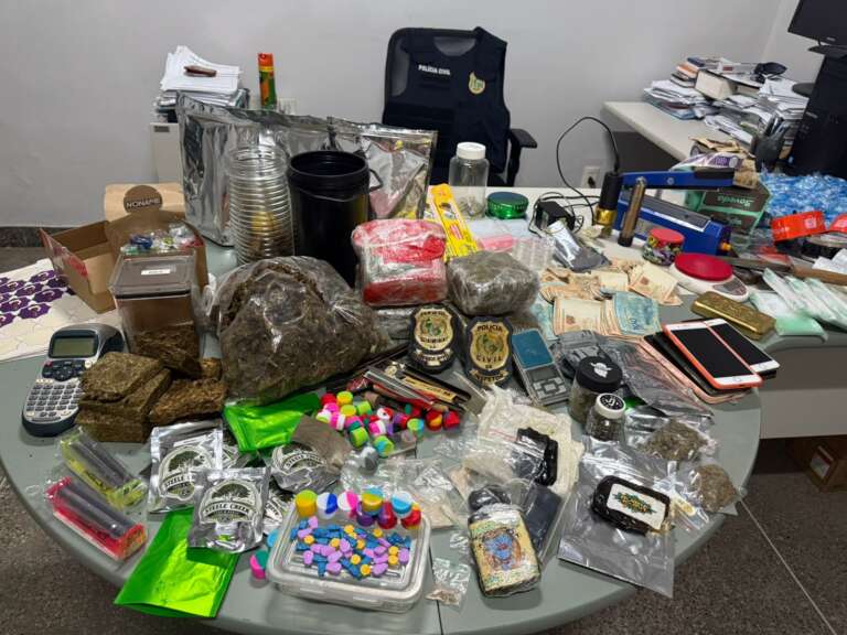 Polícia Civil prende trio em posse de drogas no Meireles