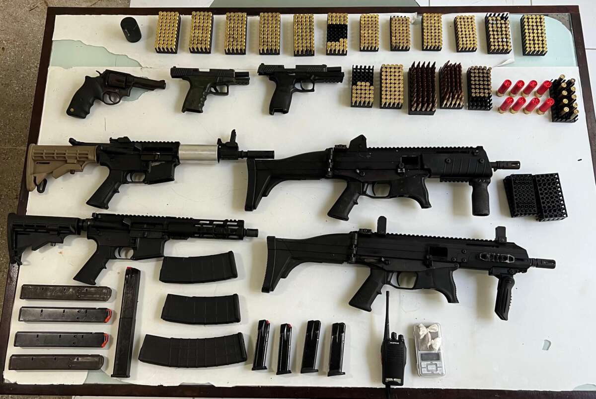 Sete armas e 517 munições de grupo criminoso são apreendidas em ação conjunta em Itapipoca