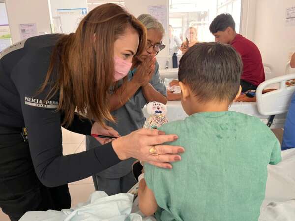 Bonecos confeccionados por internas do sistema prisional levam alegria e afeto a crianças no Hospital Infantil Albert Sabin