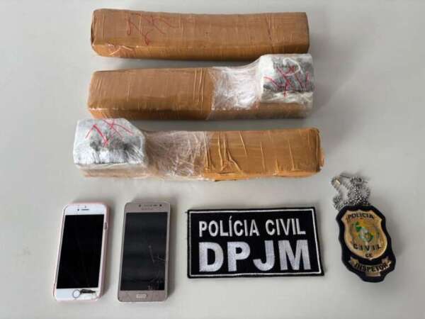 PCCE prende irmãs em posse de 3 kg de maconha em São Luís do Curu