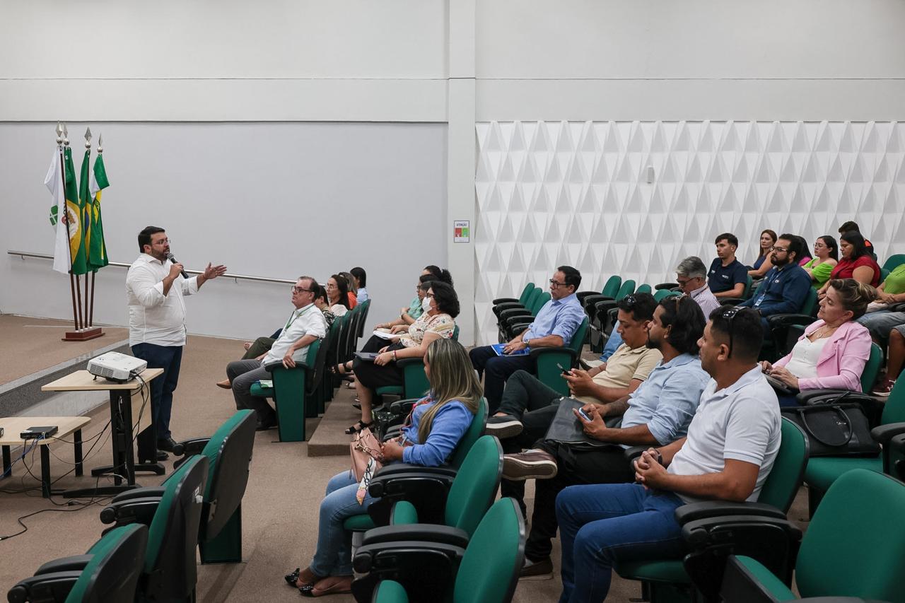 Evento discute qualificação profissional em Horizonte