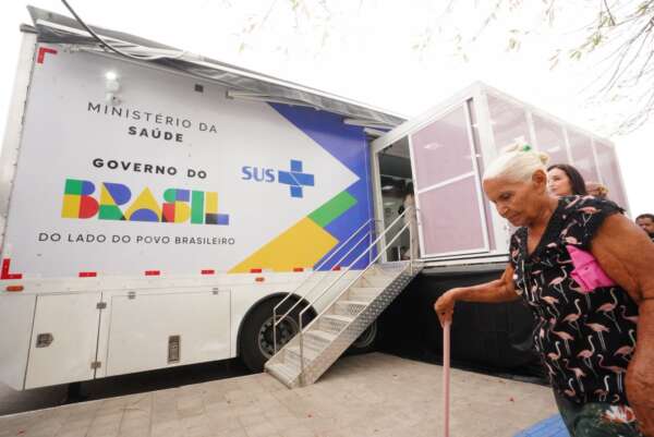 Em Juazeiro do Norte, Carreta da Saúde leva exames e diagnóstico para mulheres