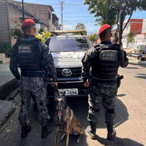 PMCE apreende drogas e prende dois homens no bairro Montese, em Fortaleza